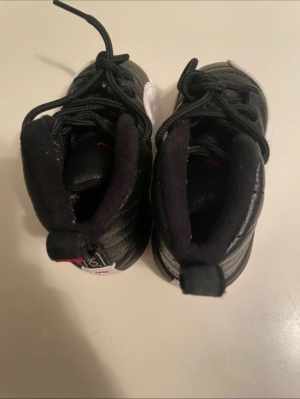 Jordan 12 Retro black and white size 6c